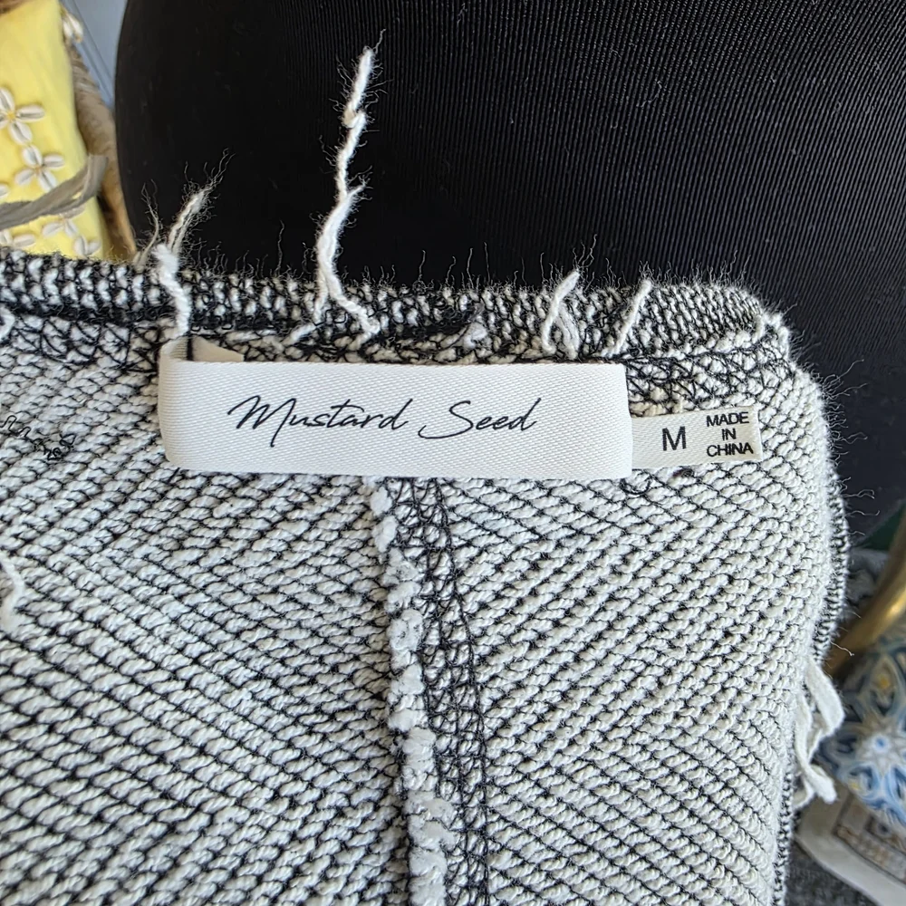 Mustard Seed Gray Distressed V-Neck Sweatshirt Cozy Fringe Pullover - Picture 12 of 13